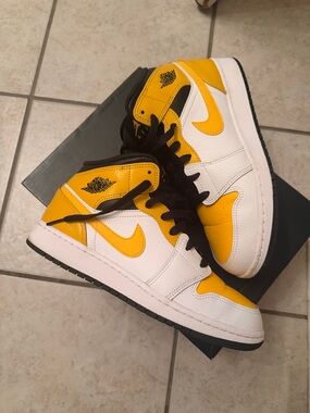 Air Jordan 1 Mid